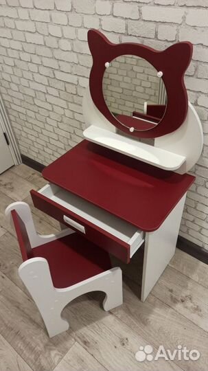 Детский туалетный столик для девочки
