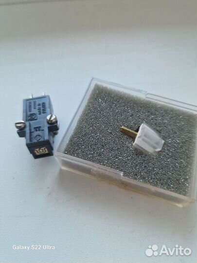 Звукоснимающая головка Unika в с иглой MF100