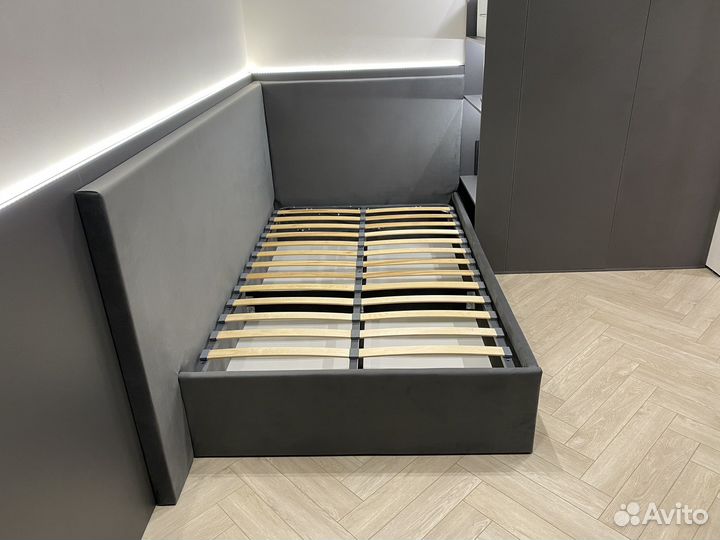 Кровать с подъемным механизмом