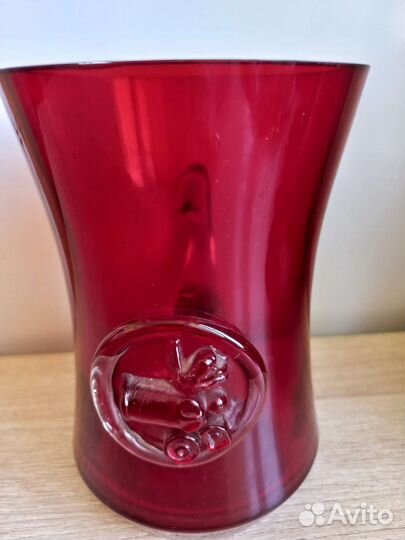 Пивная кружка из красного стекла емкость 1л