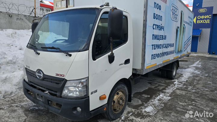 Промтоварный фургон 28 м³ Hino 300 (Dutro), 2013