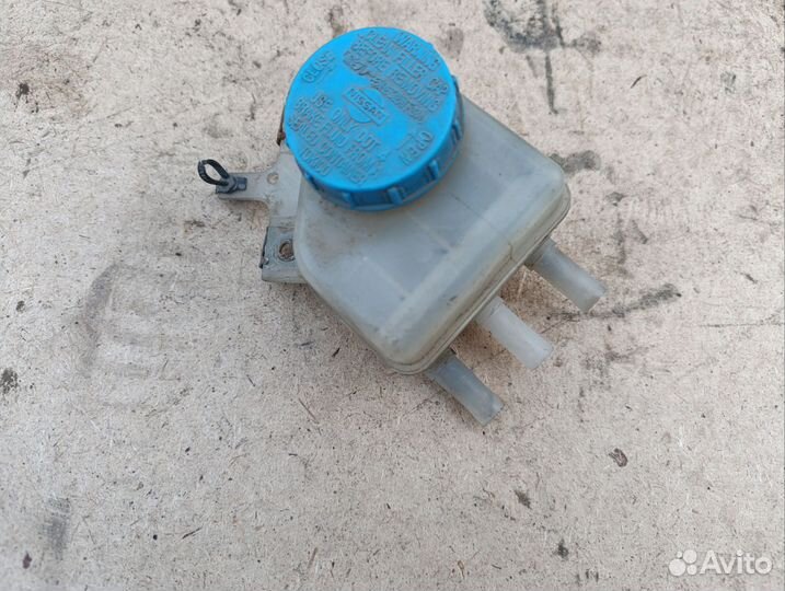 Бачок тормозной жидкости Nissan Almera Tino