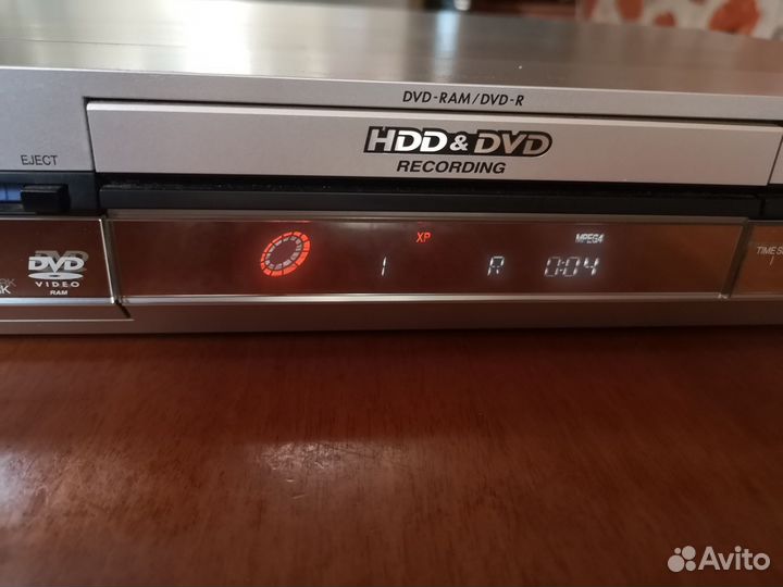 DVD-рекордер Panasonic DMR-E100H