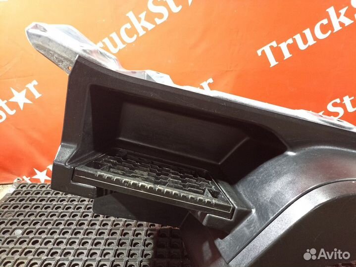 Корпус подножки левый Renault T