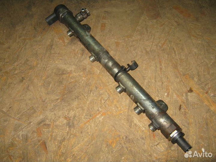 Рейка топливная (рампа) Mercedes-Benz W639