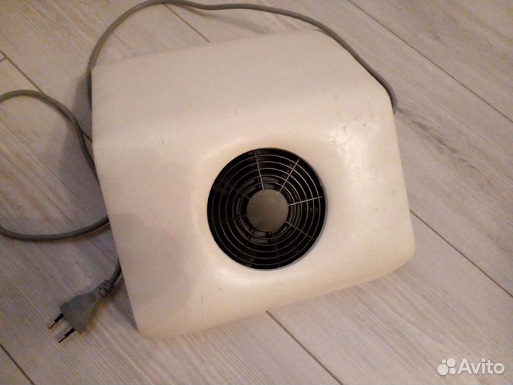 Пылесос (вытяжка) для маникюра