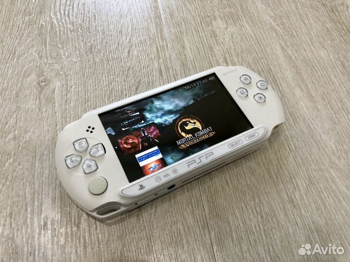 Sony PSP 1008 Street\White\Прошита\27 Игр