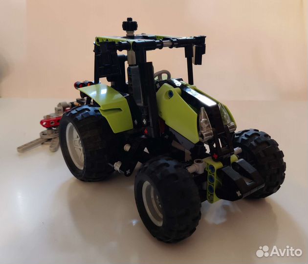 Lego Technic 9393 Tractor