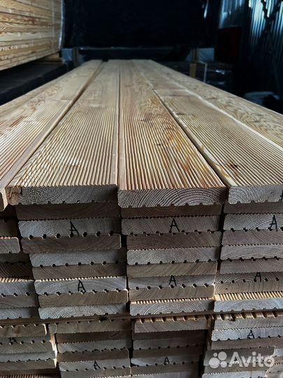 Частные постройки с досками из лиственницы