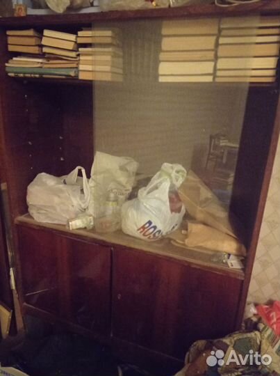 Шкаф со стеклом