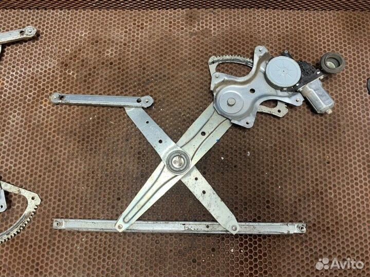 Стеклоподъемник передний правый Toyota Corolla