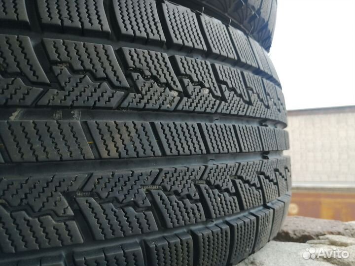Roadstone Winguard Ice 215/60 R16 95Q