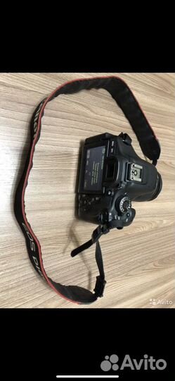 Зеркальный фотоаппарат