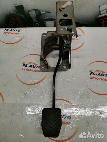 Педаль сцепления Dodge Caliber 1.8 EBA 2007