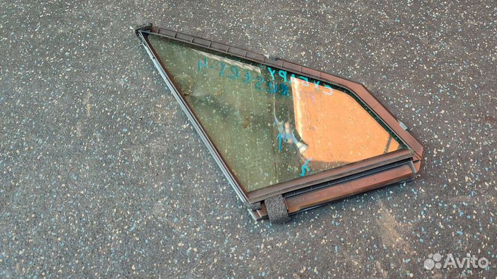 Стекло переднее левое Subaru forester 4