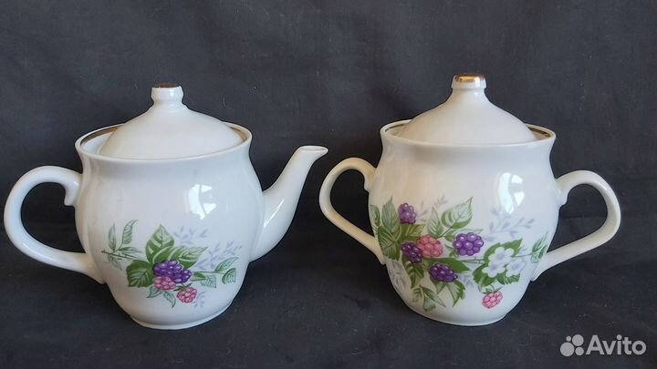 Чайный фарфоровый набор (чайник + сахарница)