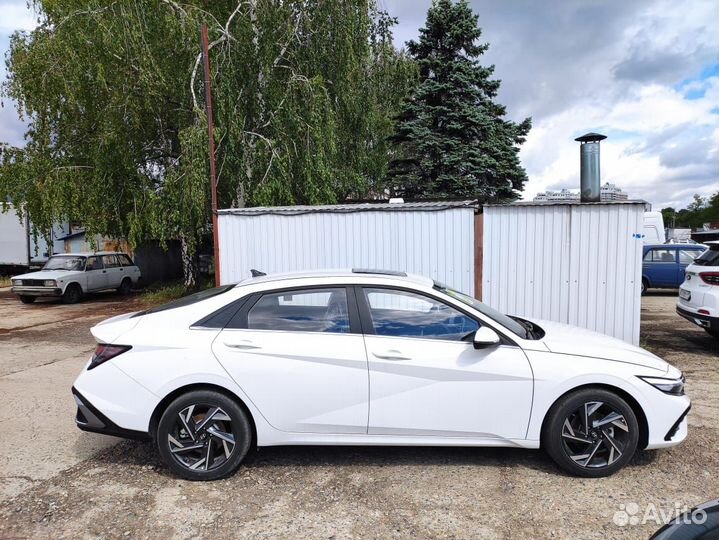 Hyundai Elantra 1.5 CVT, 2023, 60 км