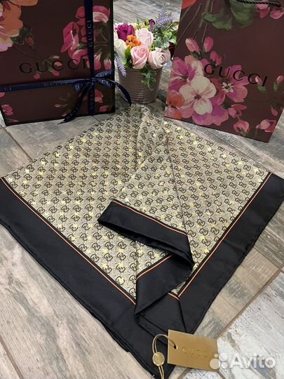 Шелковый платок Gucci пчелки в упаковке бренда