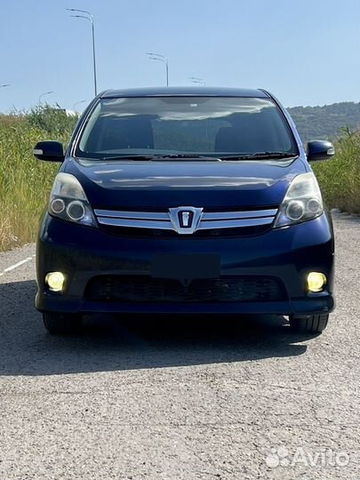 Toyota Isis, 2012