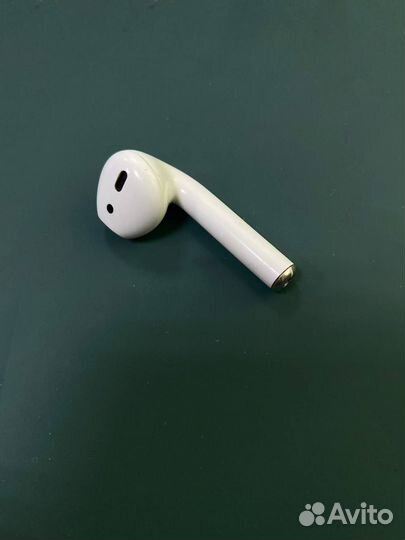 Правый наушник Airpods1 (2 поколения) на запчасти