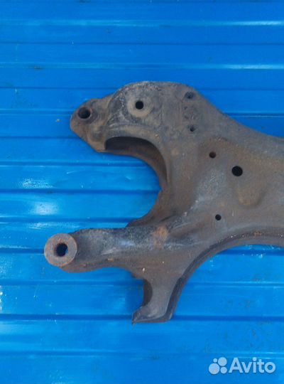 Toyota Corolla Verso (E121) II балка подмоторная