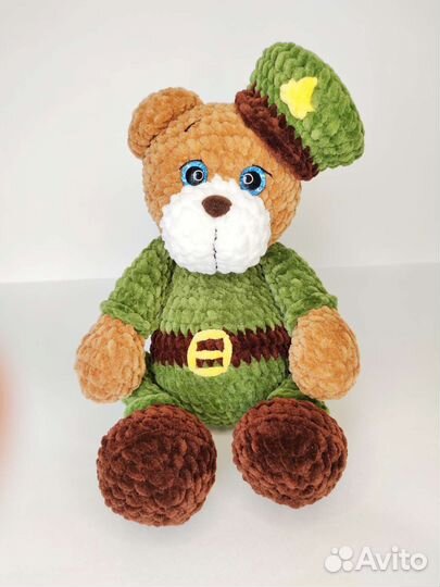 Плюшевый заяц вязаный