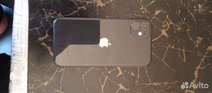 Телефон iPhone 11