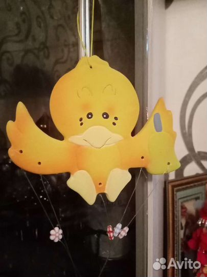 Мобил (подвеска) над кроватью младенца