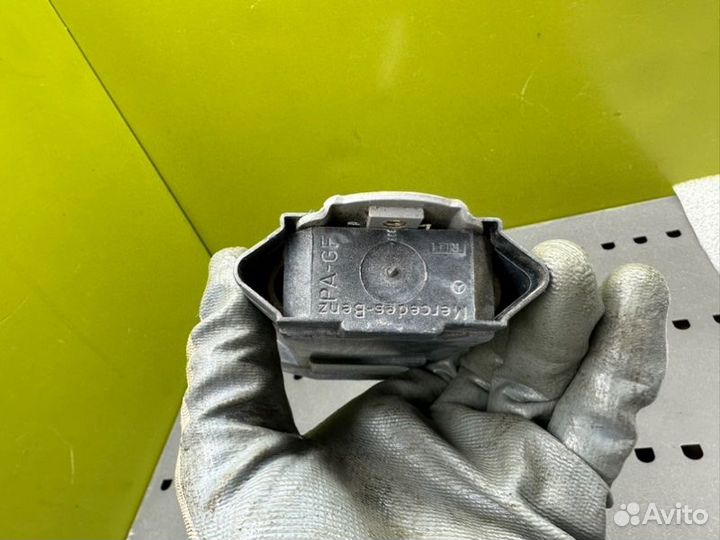 Ограничители двери передние правые Mercedes-Benz