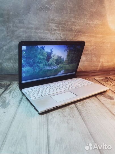 Ноутбук Sony Vaio белый/Radeon HD 6650m/i5