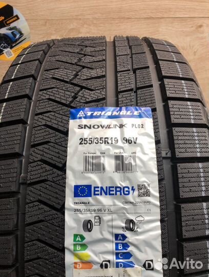 Triangle Trin PL02 225/40 R19 и 255/35 R19 96V