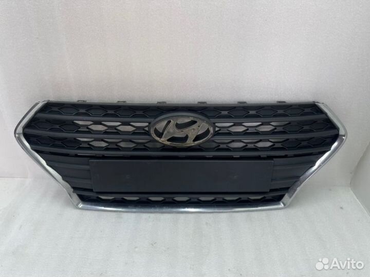 Решетка радиатора передняя Hyundai Solaris 2