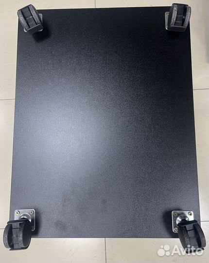 Этажерка на колесиках