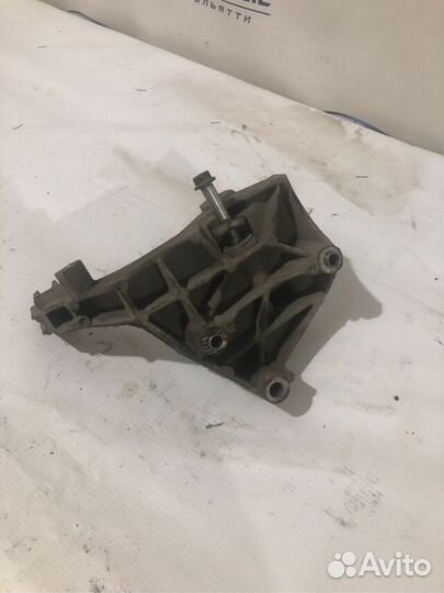Кронштейн генератора ваз (LADA) kalina sedan 1.4 М