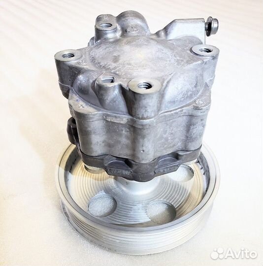 Насос гидроусилителя руля Audi Q5 8R