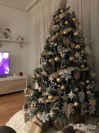 Ёлка новогодняя с игрушками в аренду