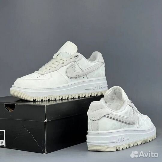 Nike Air Force 1 Luxe Summit White