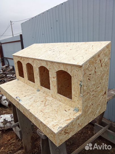 Гнезда с яйцесборником для кур