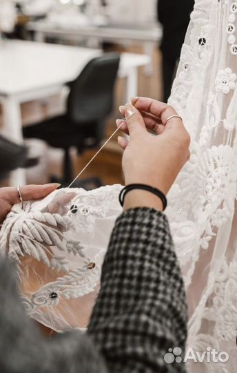 Вышивальщица (ручная вышивка)