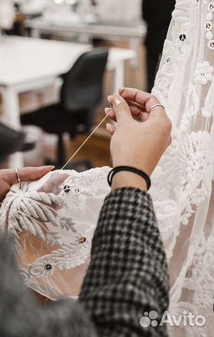 Вышивальщица (ручная вышивка)