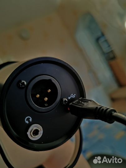 Студийный микрофон