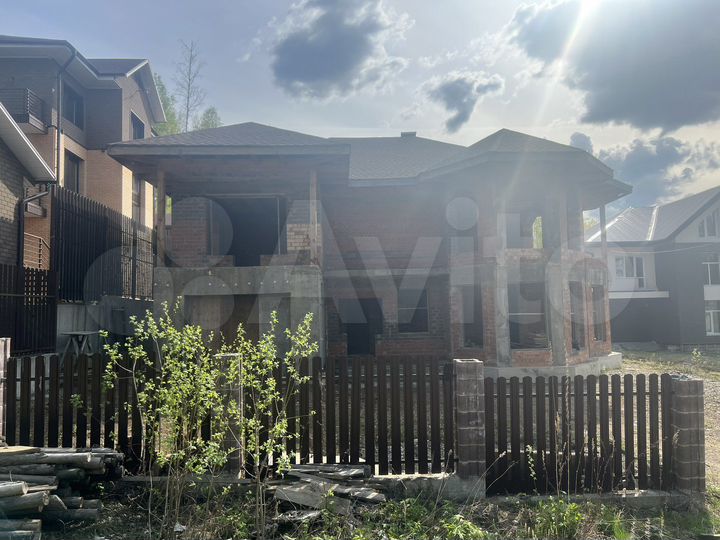 Коттедж 279 м² на участке 8 сот.