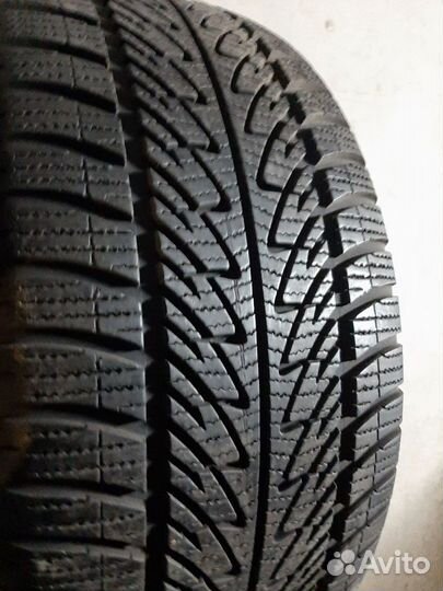 Goodyear UltraGrip 8 Performance 285/45 R20 112V