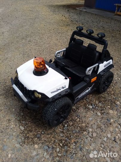 Детский электромобиль