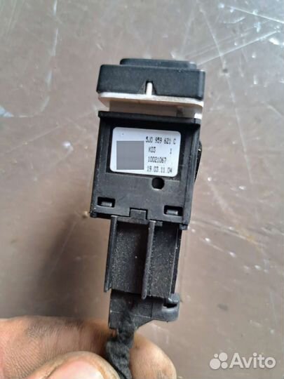 Кнопка обогрева Skoda Fabia