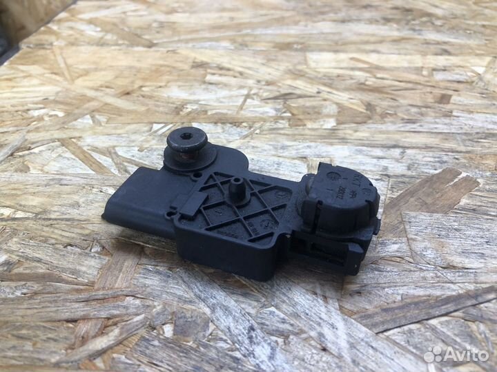 Датчик удара Opel Astra H / Zafira B