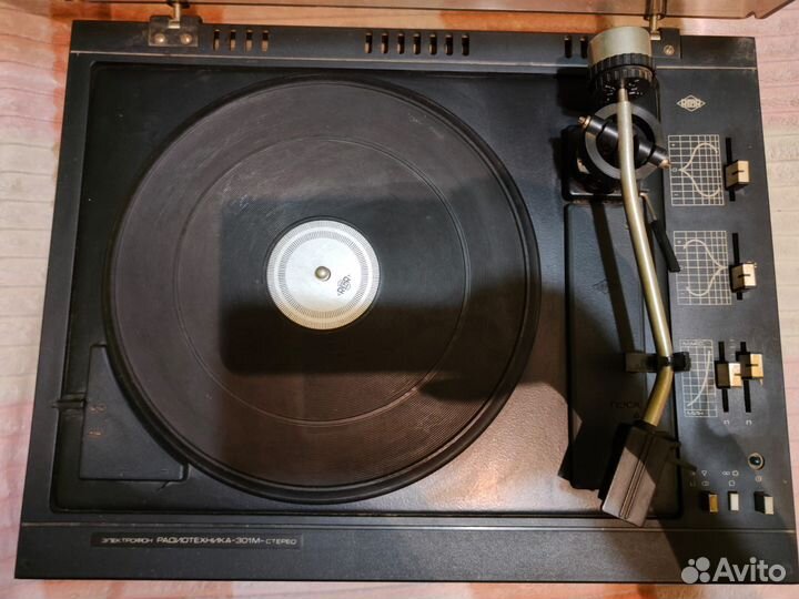 Виниловый проигрыватель