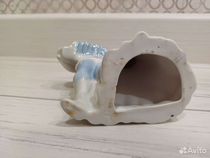 Фарфоровая статуэтка «Гармонист сдевушкой Сысерть