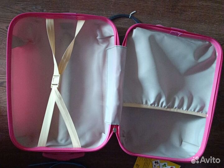 Детский чемодан на колесиках