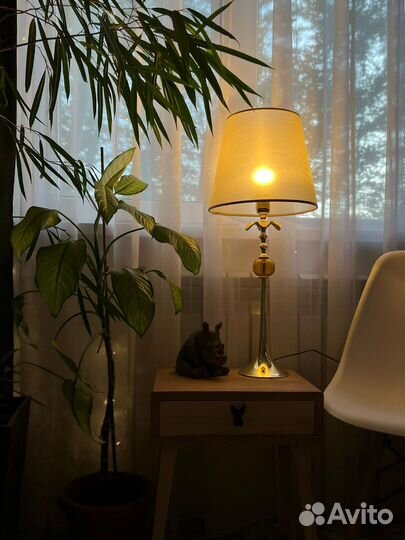 Лампа настольная дизайнерская